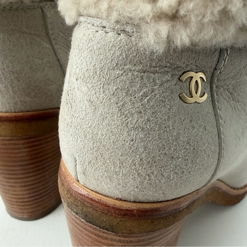 CHANEL | Beige Shearling Fur Suede Ankle Boots Heeled Booties CC Logo 37.5 - Picture 7 of 14